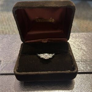 Wilson’s Jewelers Elegant Silver Cubic Zirconia Ring